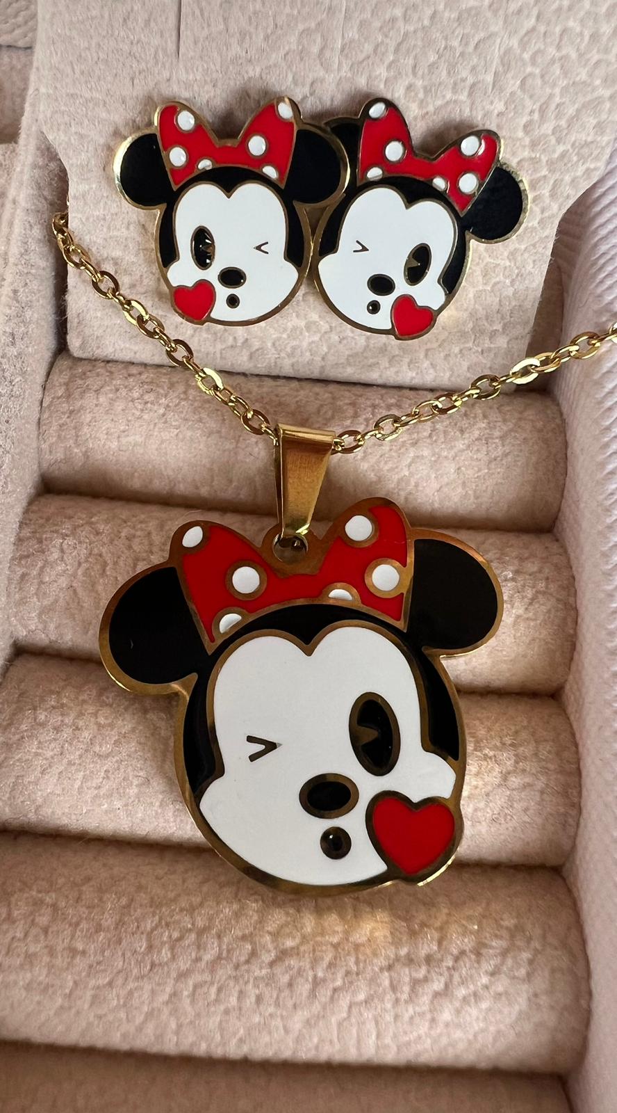 Set de Minnie Mouse incluye los aretes