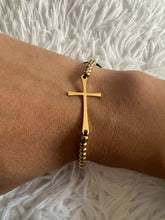 Load image into Gallery viewer, Pulsera Dorado en forma de cruz en acero inoxidable
