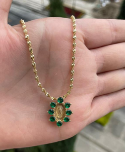 Virgencita con adornos verdes Cadena