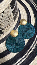 Cargar imagen en el visor de la galería, Collection Mi Tierra Hechos a Mano Verde Bosque Earrings
