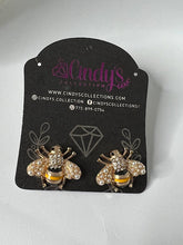 Cargar imagen en el visor de la galería, Bee Fashion Rhinestone Studs
