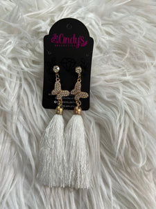 04 - BAZAR - SPRING 23 WHITE TASSEL BUTTERFLY EARRINGS