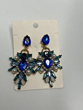 Cargar imagen en el visor de la galería, Blue Aqua Rhinestone Earrings
