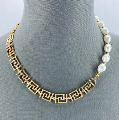 Gold and Pearls Necklace